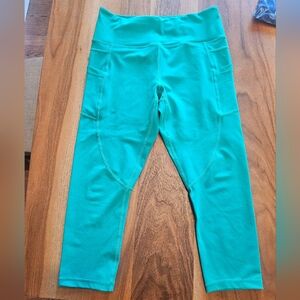 Zyia Womwn's Active Light n Tight Crop Leggings Sz 8-10  Emerald Green High Rise